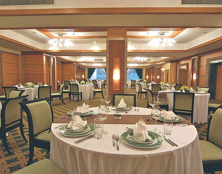 Wiseman Grand Hotel Доха Экстерьер фото The ballroom