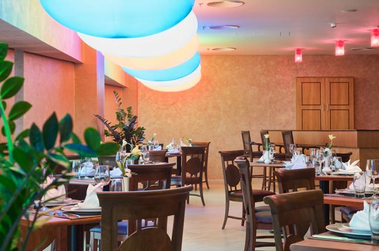 Wiseman Grand Hotel Доха Экстерьер фото The restaurant at the hotel
