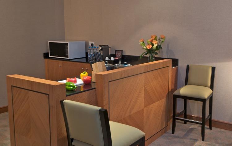 Wiseman Grand Hotel Доха Экстерьер фото A small kitchen in a hotel suite