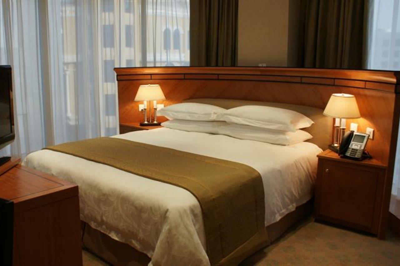 Wiseman Grand Hotel Доха Экстерьер фото A bed