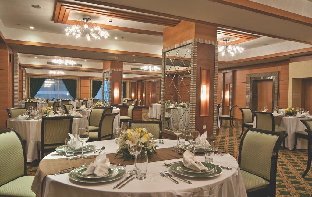 Wiseman Grand Hotel Доха Экстерьер фото The ballroom
